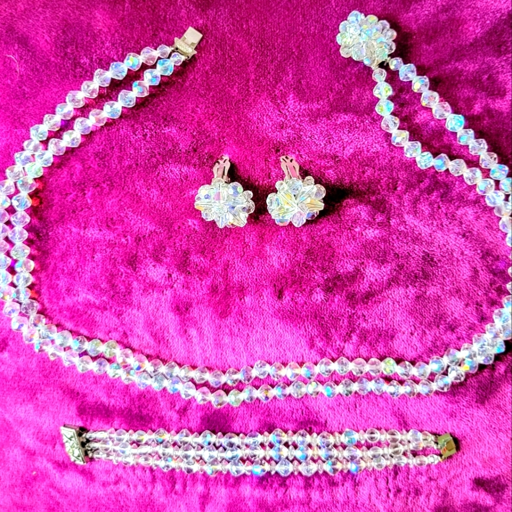 Stunning Vintage Aurora Borealis Necklace, Bracelet and Clip on Earrings Set